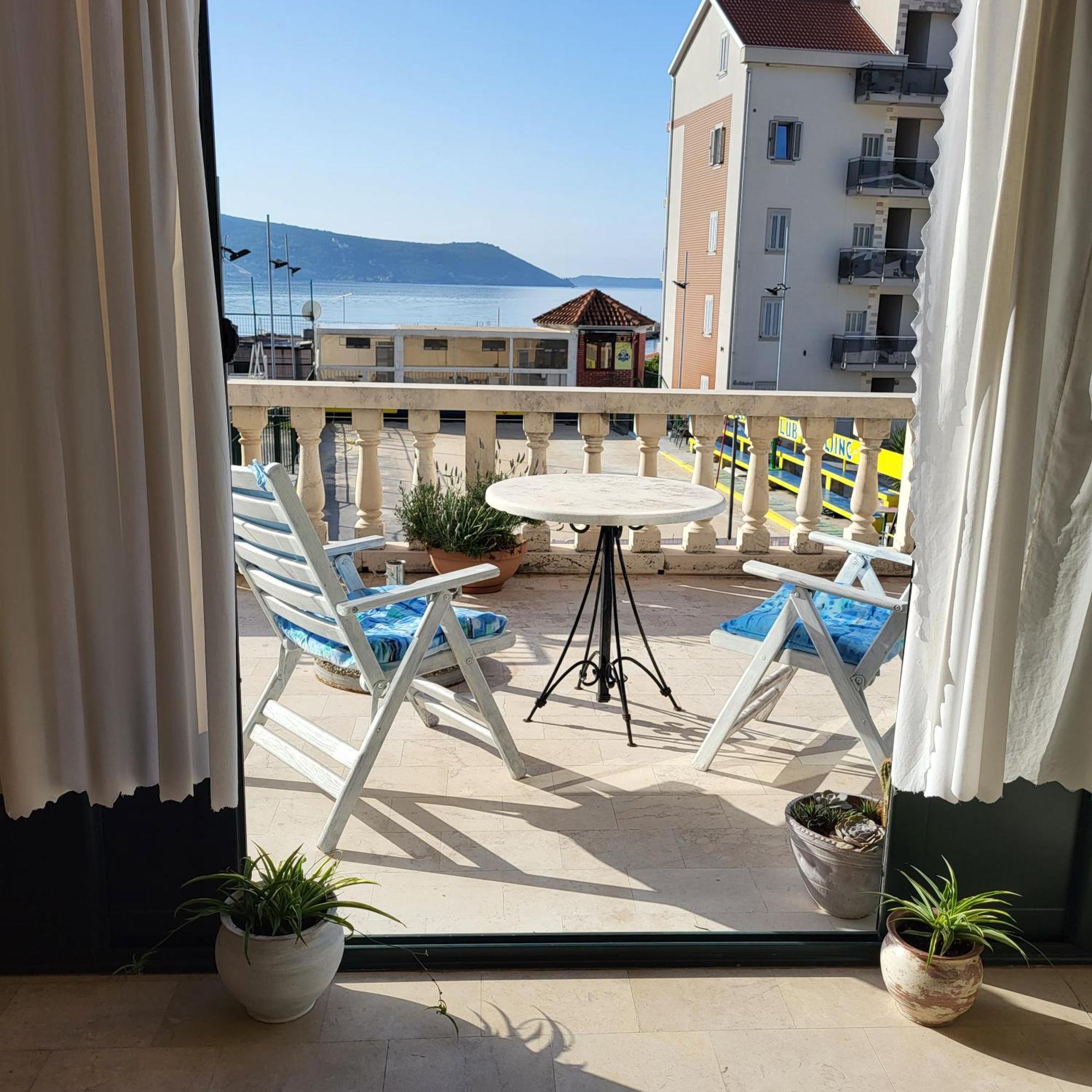 Studio Apartman Sa Pogledom Na More Meljine Bagian luar foto